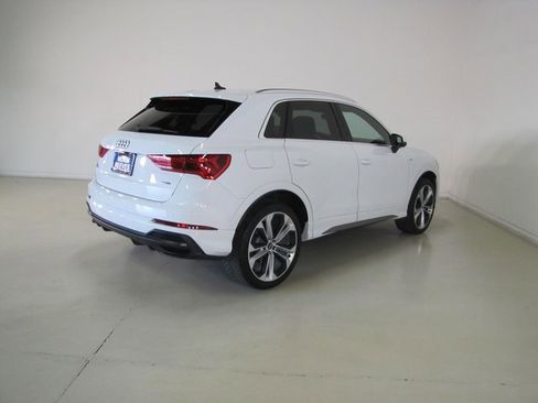 Used 2020 Audi Q3 2.0T Prestige w/ Prestige Package image 25