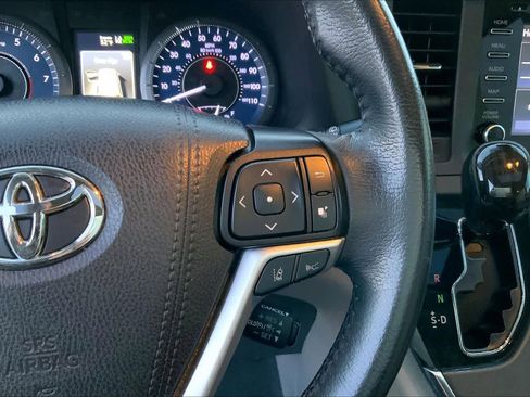 Used 2019 Toyota Sienna XLE FWD image 24