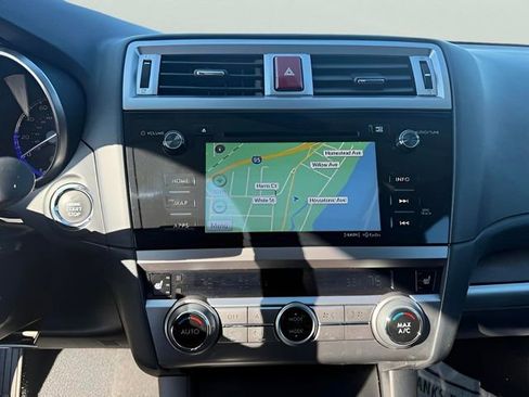 Used 2017 Subaru Outback 2.5i Limited image 17