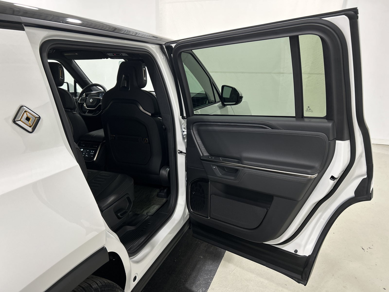 Used 2025 Rivian R1S Adventure Dual AWD/4WD image 19