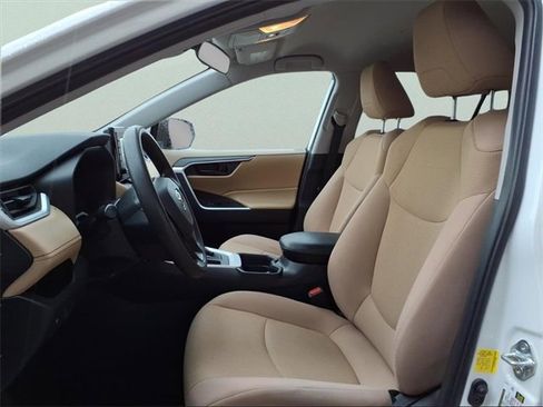 Used 2020 Toyota RAV4 LE image 12