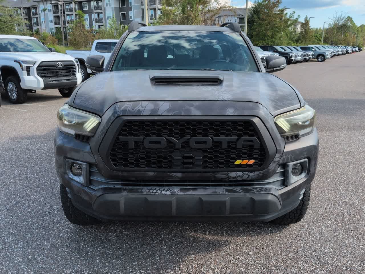 Used 2017 Toyota Tacoma TRD Sport w/ Tow Package (A/T) AWD/4WD image 9