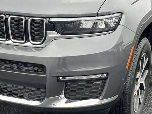 Used 2025 Jeep Grand Cherokee L Limited w/ Luxury Tech Group II image 9