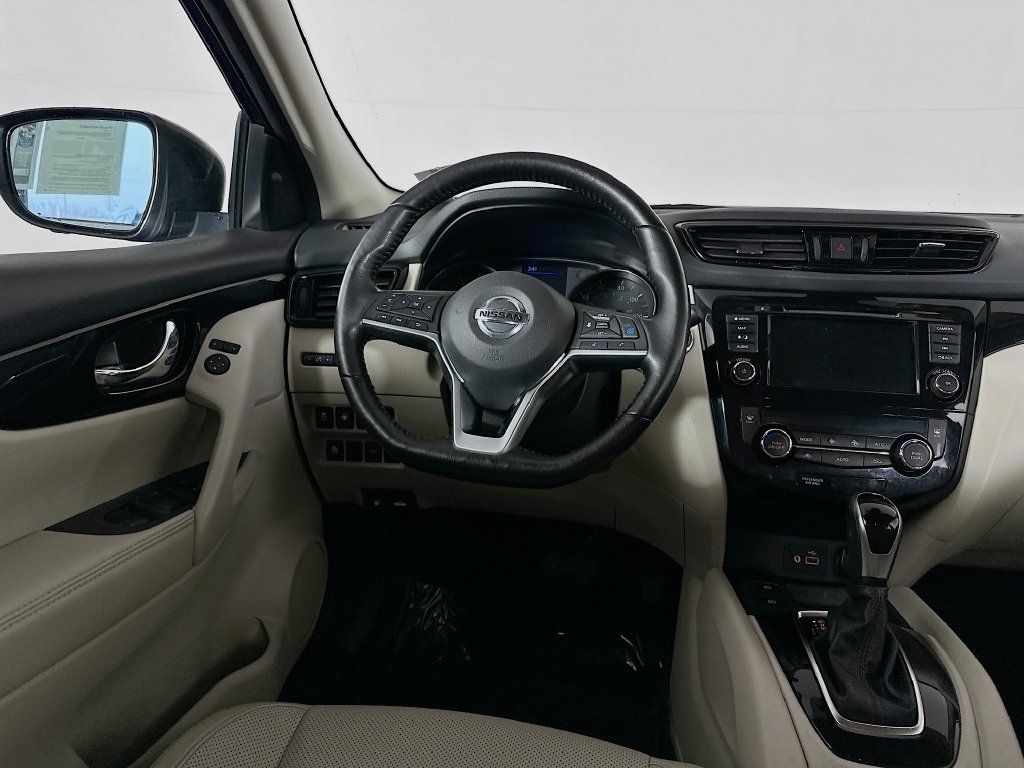 Certified 2021 Nissan Rogue Sport SL FWD image 32