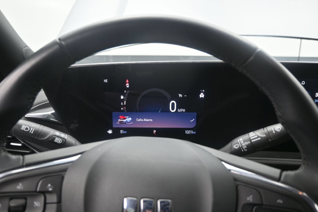 Used 2025 Buick Envista Sport Touring w/ Convenience II Package FWD image 12