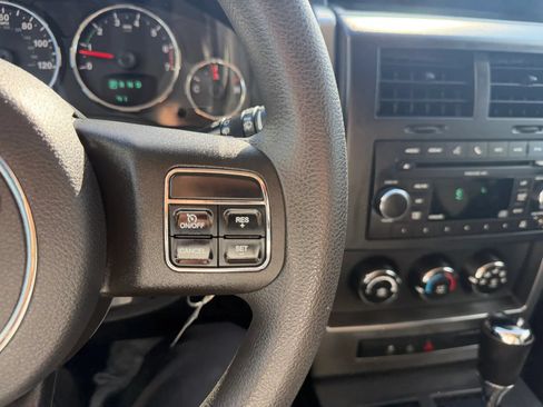 Used 2011 Jeep Liberty Sport AWD/4WD image 22