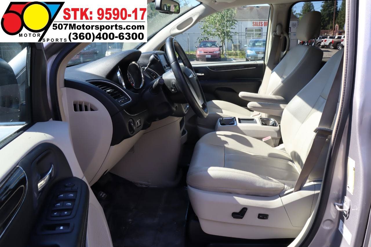 Used 2013 Chrysler Town & Country Touring FWD image 12