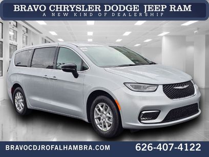 New 2026 Chrysler Pacifica Select