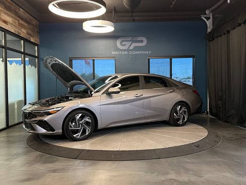 Used 2024 Hyundai Elantra Limited FWD image 25