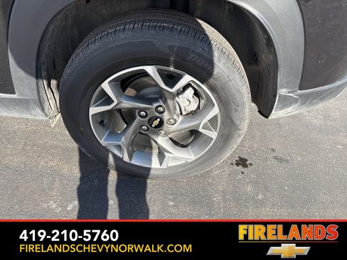 Used 2025 Chevrolet Trax LT w/ LT Convenience Package image 19