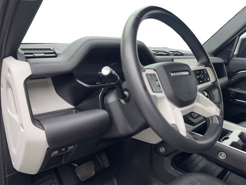 Used 2025 Land Rover Defender 110 S image 44