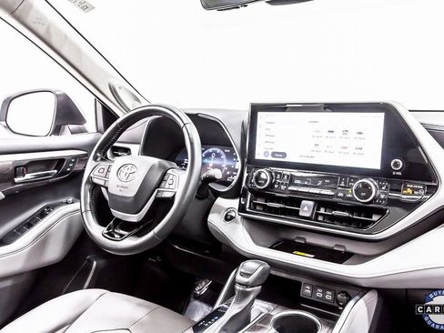 Used 2023 Toyota Highlander Platinum image 19