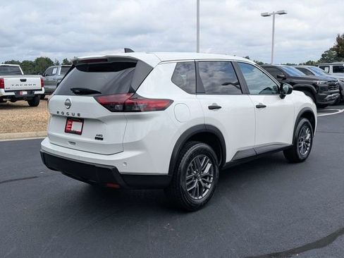 Used 2024 Nissan Rogue S AWD/4WD image 3
