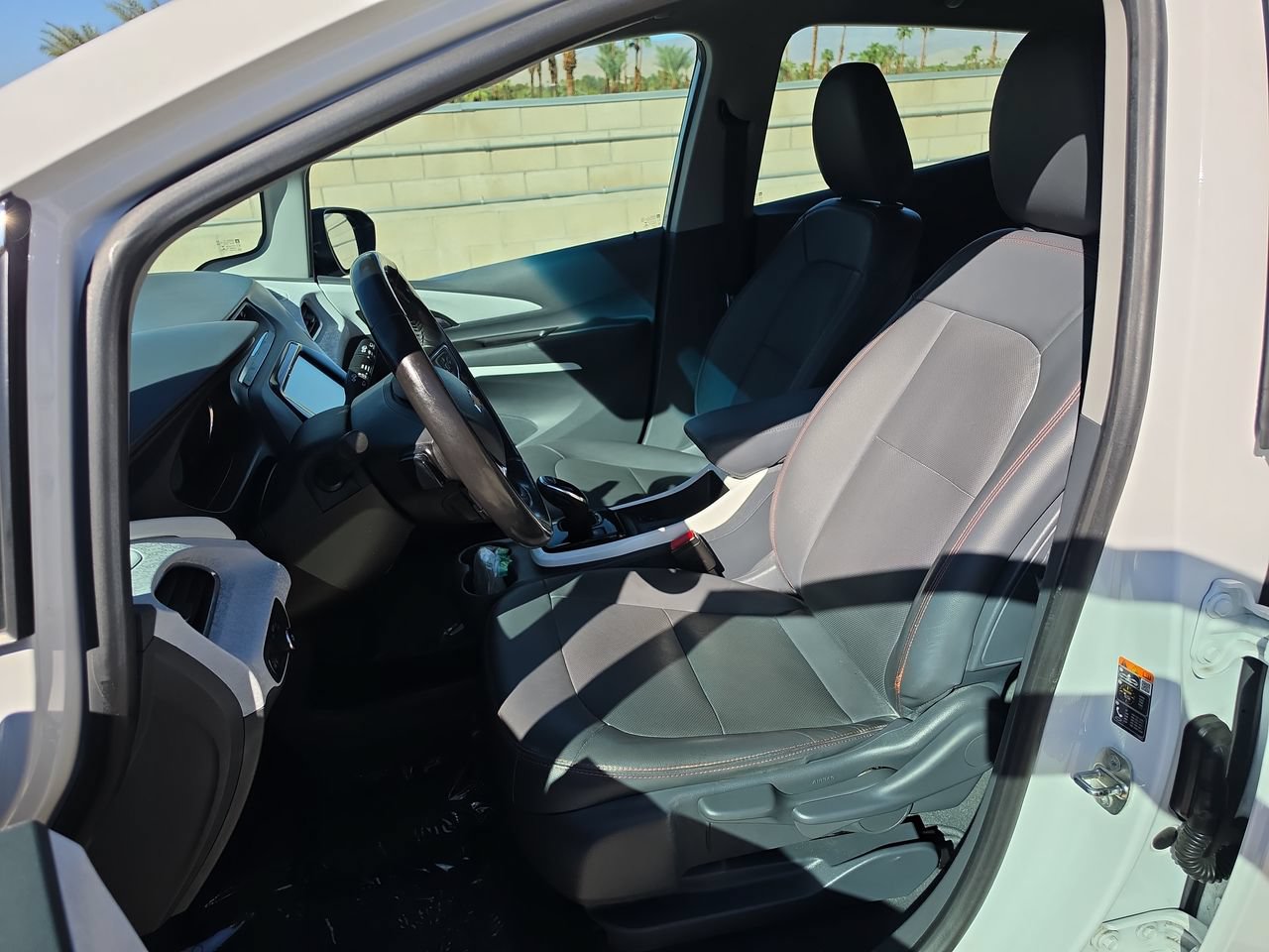 Used 2019 Chevrolet Bolt Premier w/ Infotainment Package FWD image 18