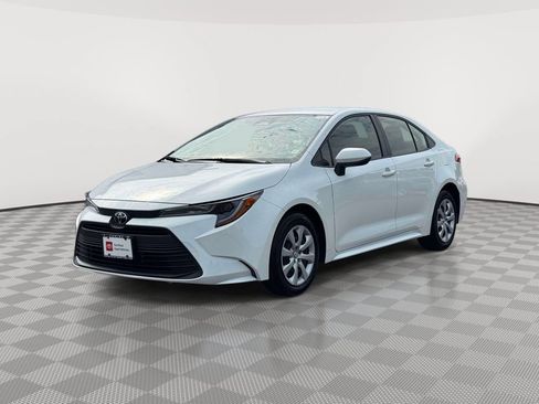 Used 2026 Toyota Corolla LE FWD image 3