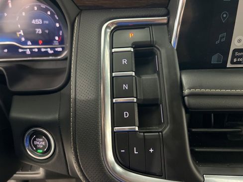 Used 2024 Chevrolet Suburban Premier RWD image 17