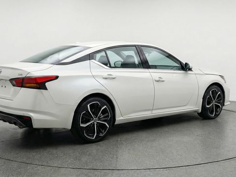 Used 2025 Nissan Altima 2.5 SR image 9