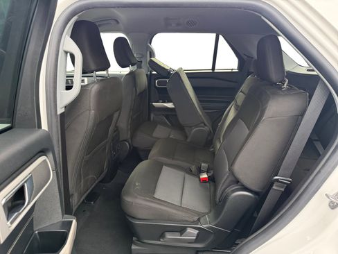 Used 2022 Ford Explorer XLT image 16