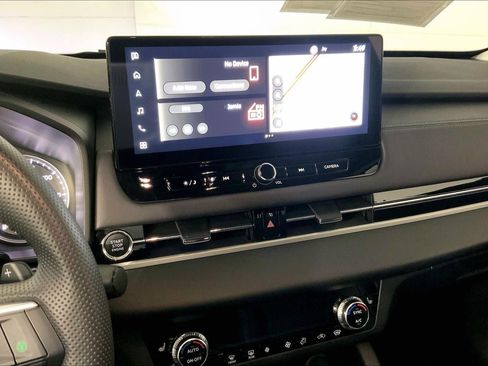 Used 2025 Mitsubishi Outlander SE image 6