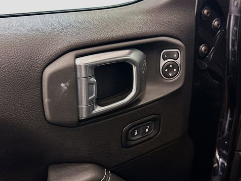 Used 2023 Jeep Wrangler Unlimited Sahara w/ Cold Weather Group AWD/4WD image 15
