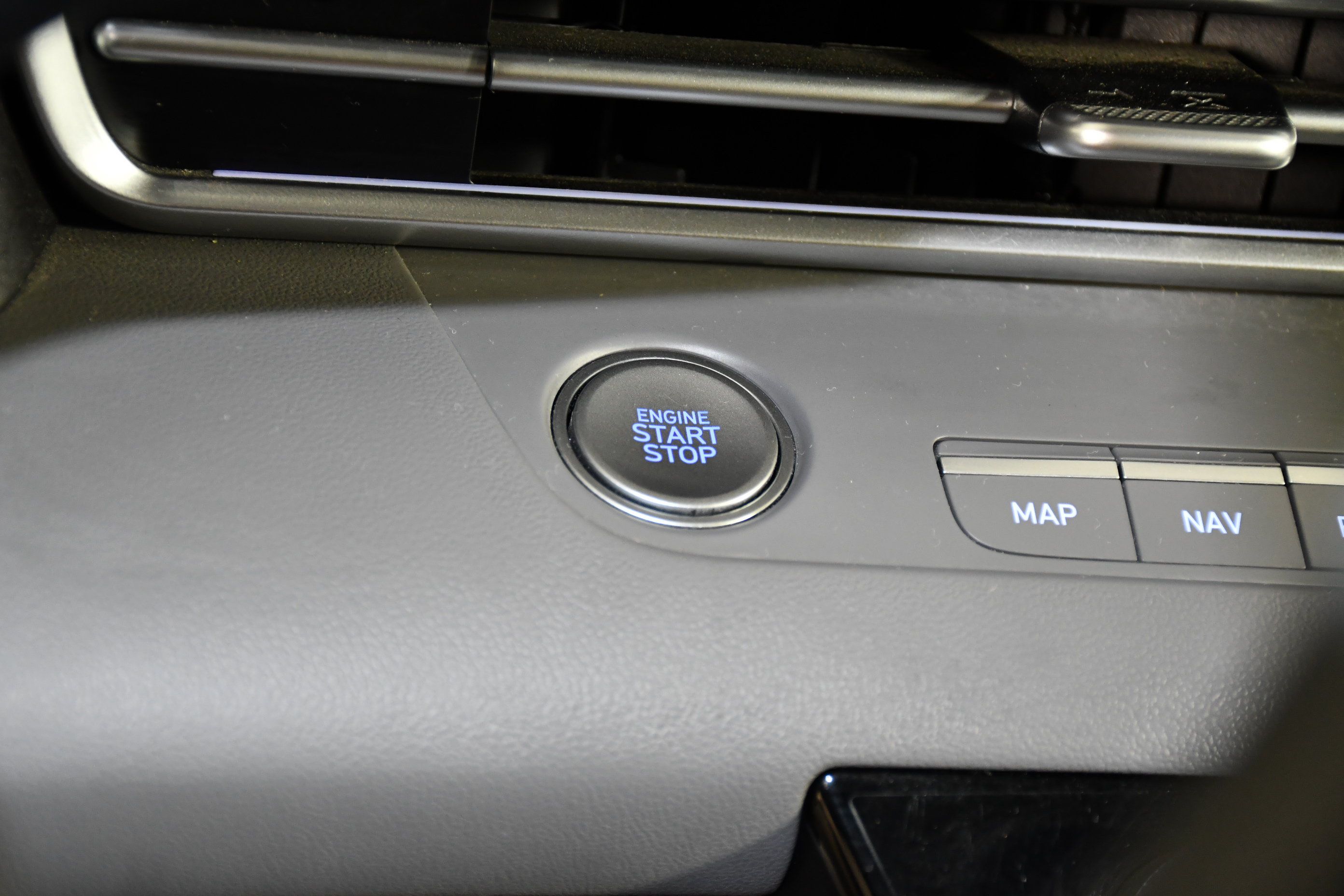 Used 2024 Hyundai Elantra SEL FWD image 25