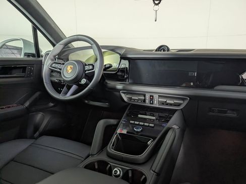 New 2026 Porsche Cayenne GTS image 22