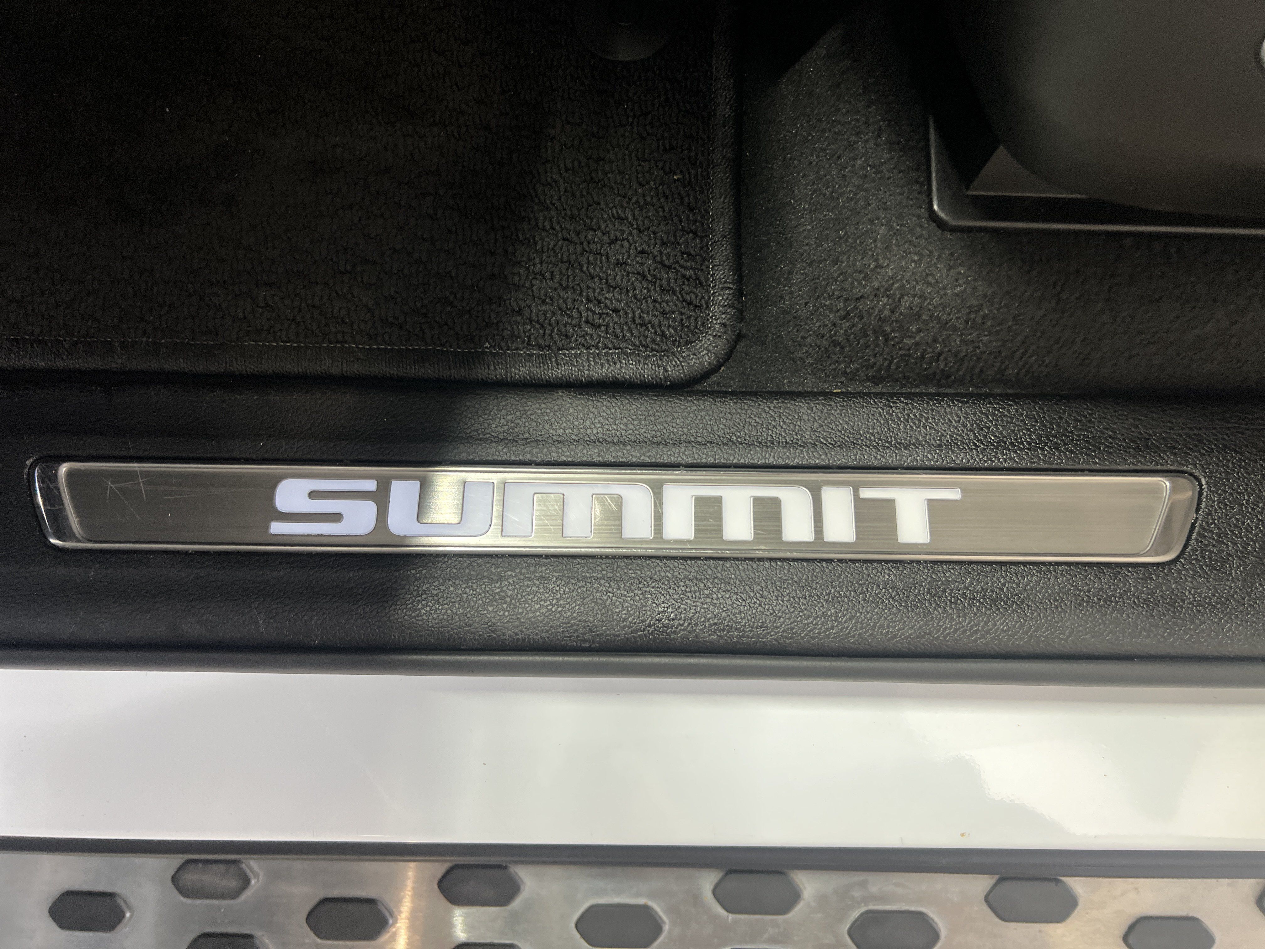 Used 2025 Jeep Grand Cherokee L Summit AWD/4WD image 10