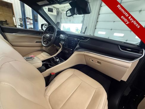 Used 2023 Jeep Grand Cherokee Limited w/ Black Appearance Package AWD/4WD image 47
