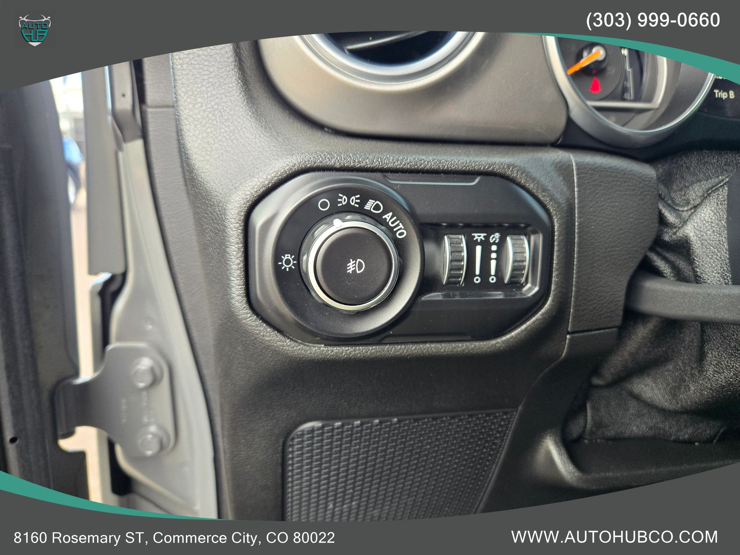 Used 2020 Jeep Wrangler Unlimited Sahara w/ Cold Weather Group AWD/4WD image 23