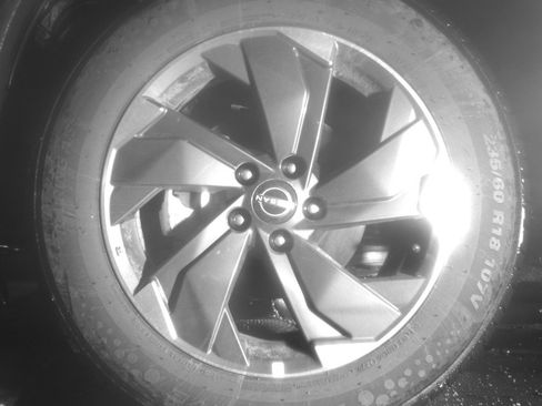 Used 2025 Nissan Rogue SV FWD image 12