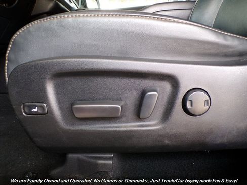 Used 2019 Toyota Highlander XLE image 18