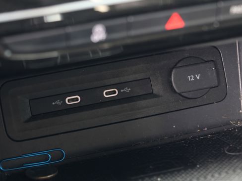 Used 2022 Volkswagen Atlas SEL Premium image 26