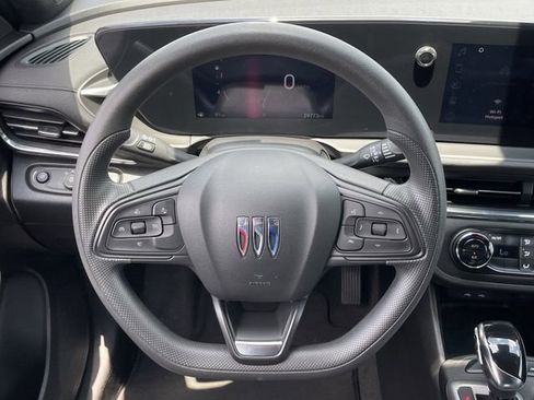 Used 2025 Buick Envista Preferred FWD image 11