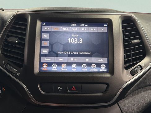 Used 2019 Jeep Cherokee Trailhawk AWD/4WD image 24