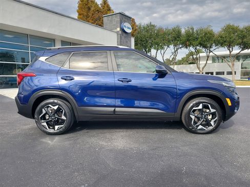 Used 2024 Kia Seltos EX image 5