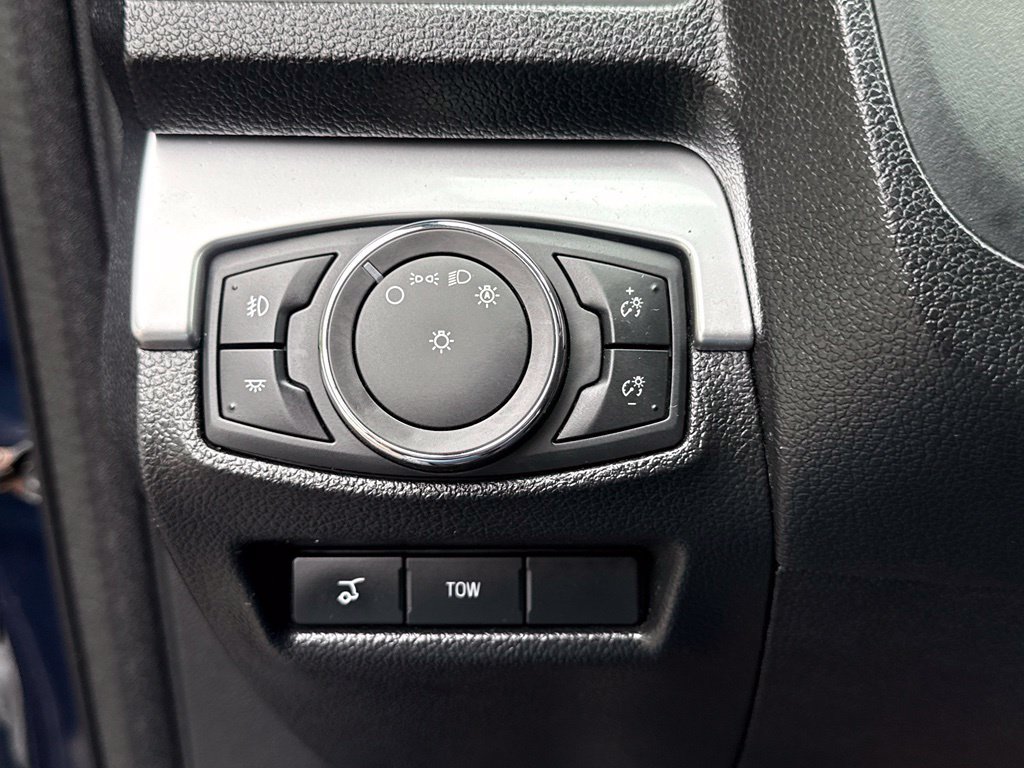 Used 2017 Ford Explorer XLT w/ Equipment Group 202A AWD/4WD image 24
