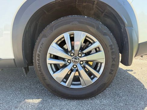 Used 2023 Nissan Pathfinder SV AWD/4WD image 15