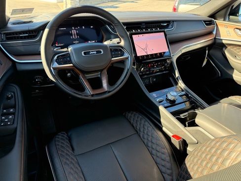New 2025 Jeep Grand Cherokee Summit image 8
