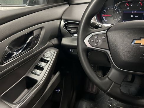 Used 2023 Chevrolet Traverse LT image 15