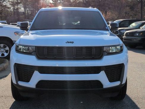 New 2026 Jeep Grand Cherokee Altitude RWD image 8