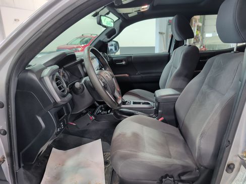 Used 2016 Toyota Tacoma TRD Sport w/ Premium & Technology Package AWD/4WD image 7