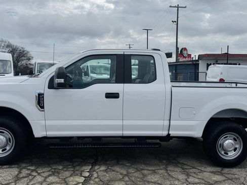 Used 2022 Ford F250 XL w/ Power Equipment Group RWD image 5