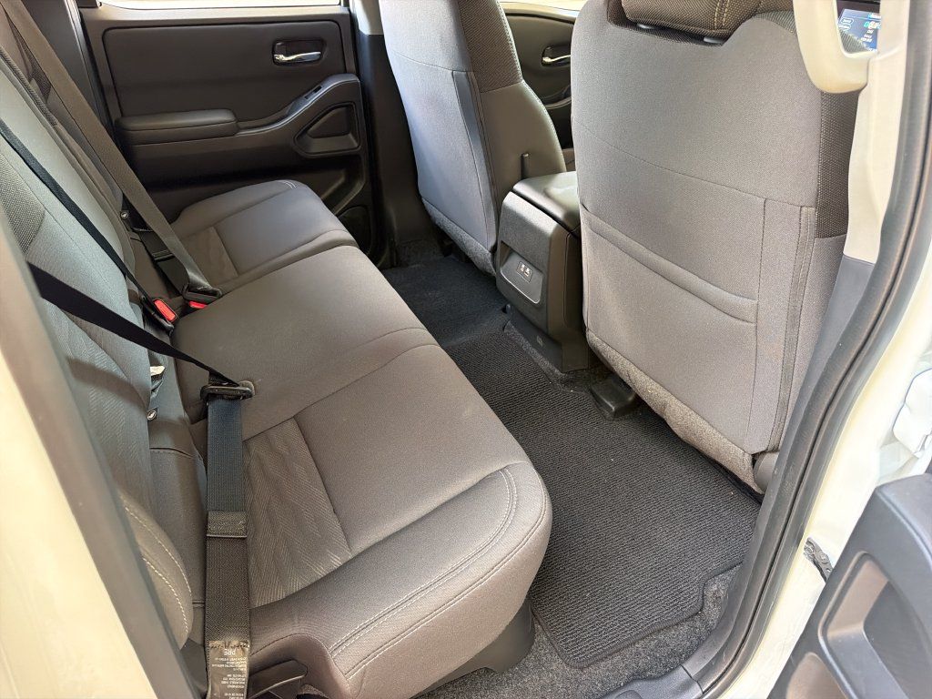 Used 2024 Nissan Frontier SV RWD image 31