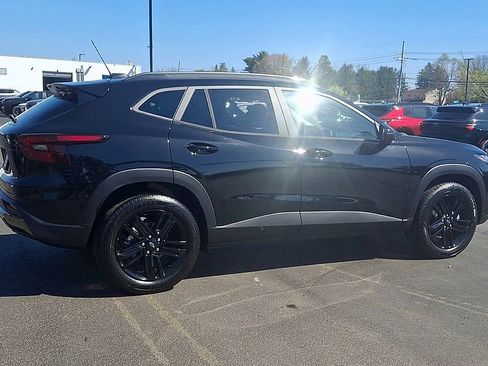 New 2026 Chevrolet Trax ACTIV w/ Sunroof Package FWD image 3