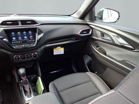 Used 2023 Chevrolet TrailBlazer RS w/ Convenience Package image 9