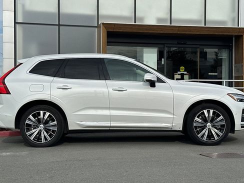 Used 2023 Volvo XC60 T8 Plus image 8