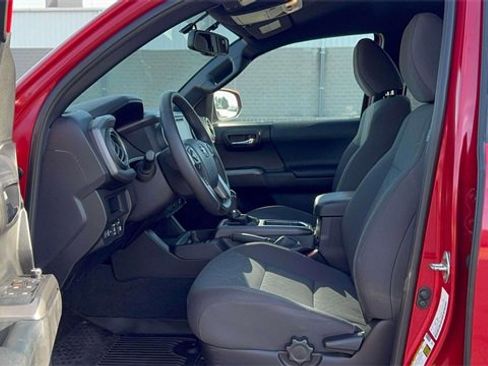 Used 2017 Toyota Tacoma TRD Sport image 15