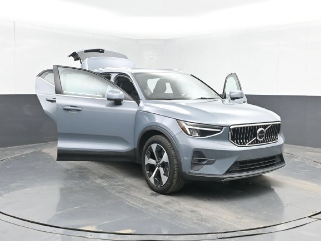 Used 2023 Volvo XC40 B4 Ultimate FWD image 45