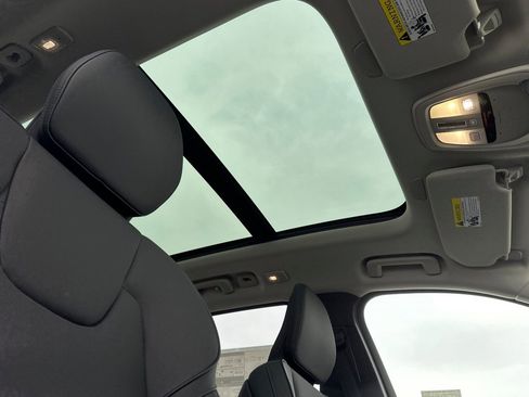New 2025 Volvo XC90 T8 Plus w/ Protection Package Premier AWD/4WD image 17