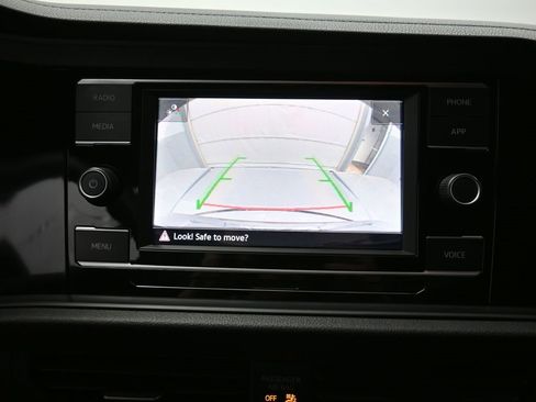 Used 2022 Volkswagen Jetta Sport image 4